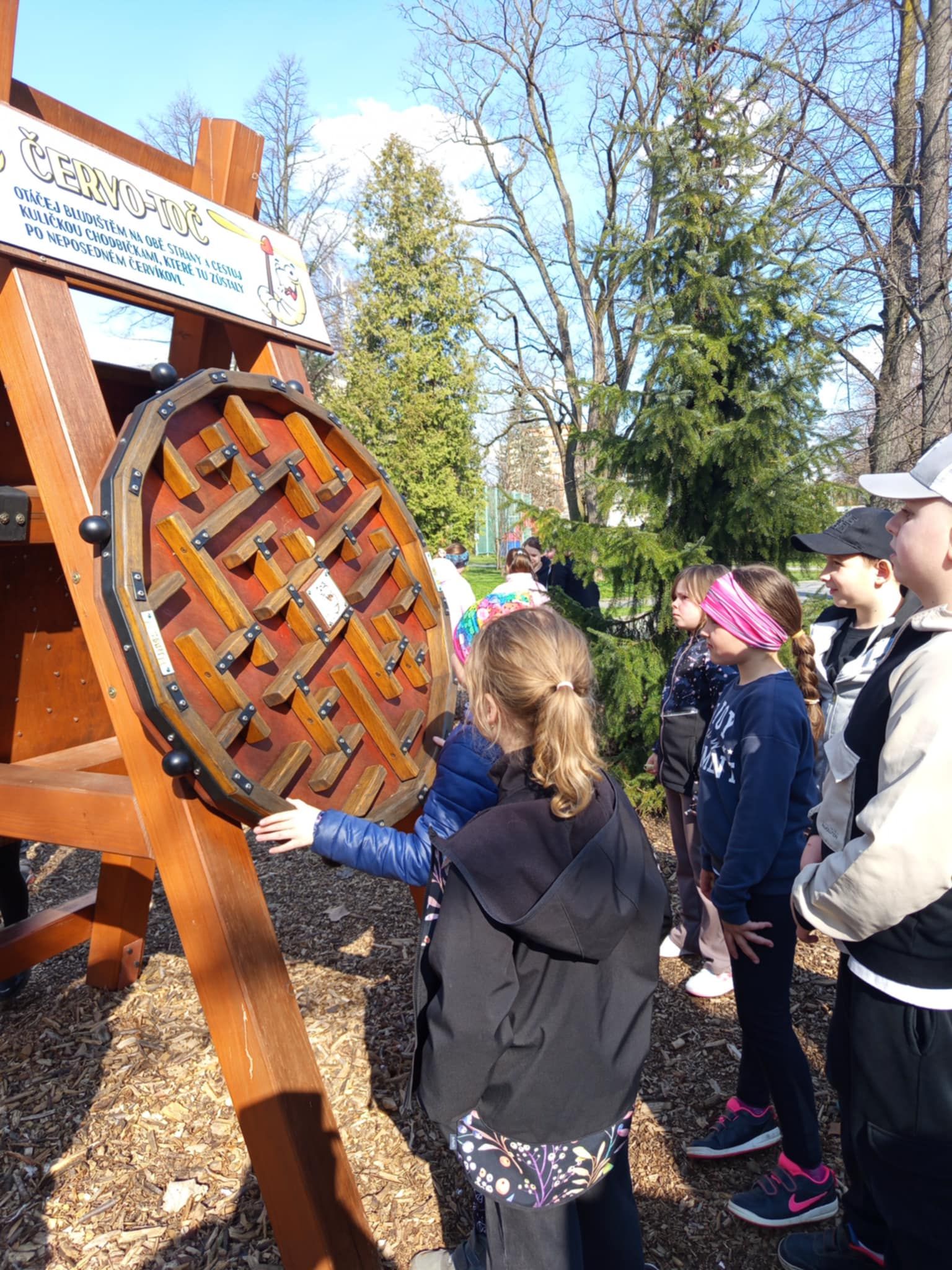 ODPOLEDNE VE SVĚTĚ HER A POZNÁNÍ