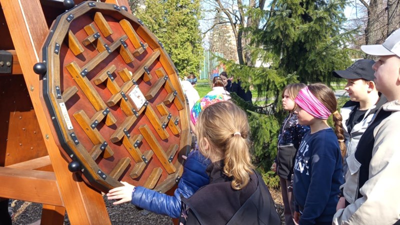 ODPOLEDNE VE SVĚTĚ HER A POZNÁNÍ