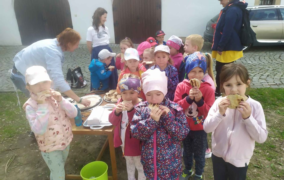 Broučci na návštěvě vzdělávacího programu "Jak se peče chleba"