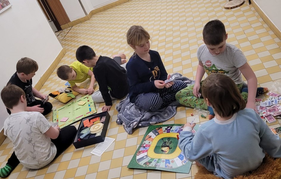 Nocování 2.B ve škole - zvětšit obrázek