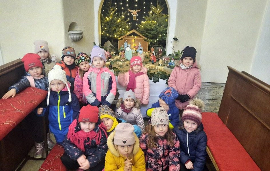 Broučci v kostele - zvětšit obrázek