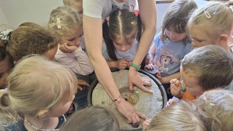 Jak se peče chleba - edukační program na Žerotínském zámku