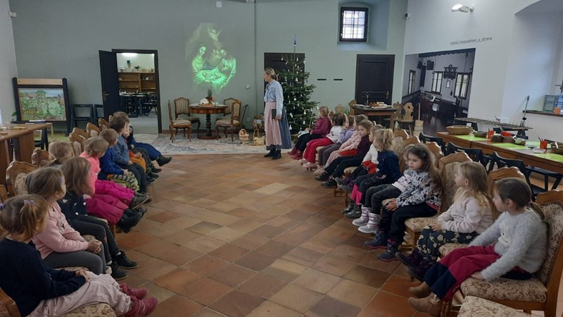 Vánoce ve městě - předvánoční výlet třídy Broučků