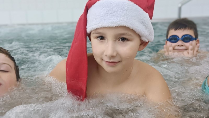 Vánoční plavání dětí v kroužku Krokodýl