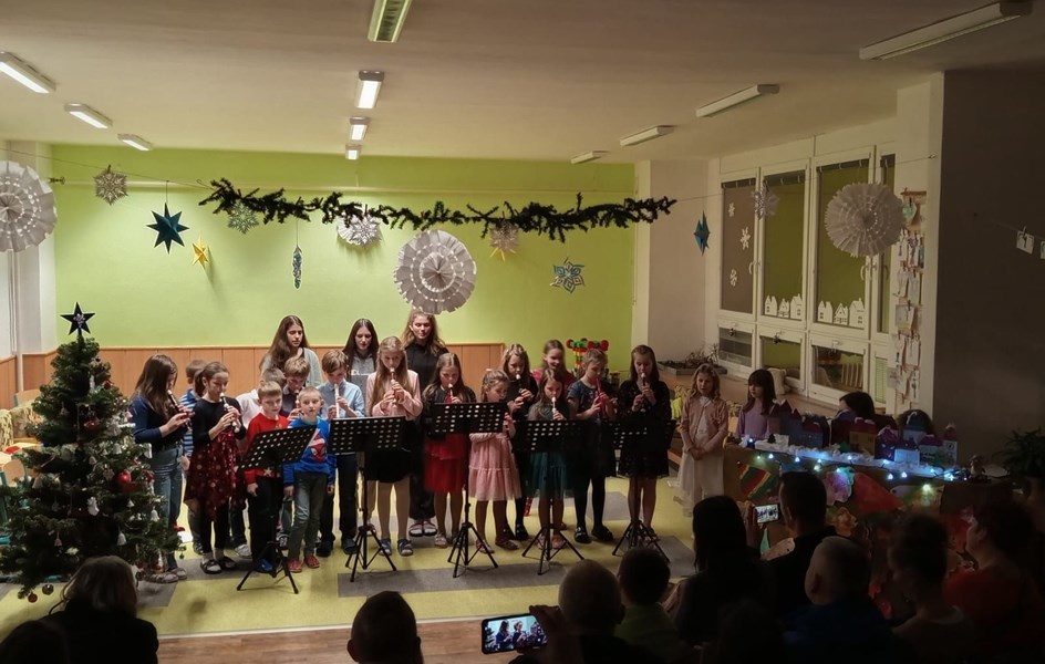 Vánoční koncert kroužku „Flétničky“ - zvětšit obrázek
