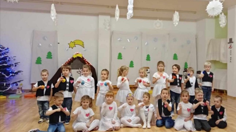 Vánoční besídka oddělení Hvězdiček: Tradice, radost a punč s rodiči