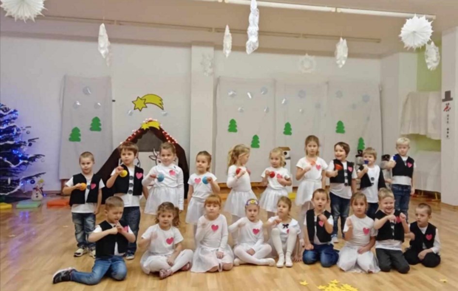 Vánoční besídka oddělení Hvězdiček: Tradice, radost a punč s rodiči - zvětšit obrázek
