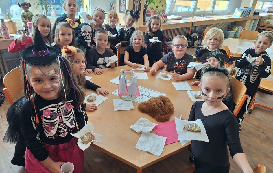 Halloweenské pečení ve školní družině  - zvětšit obrázek