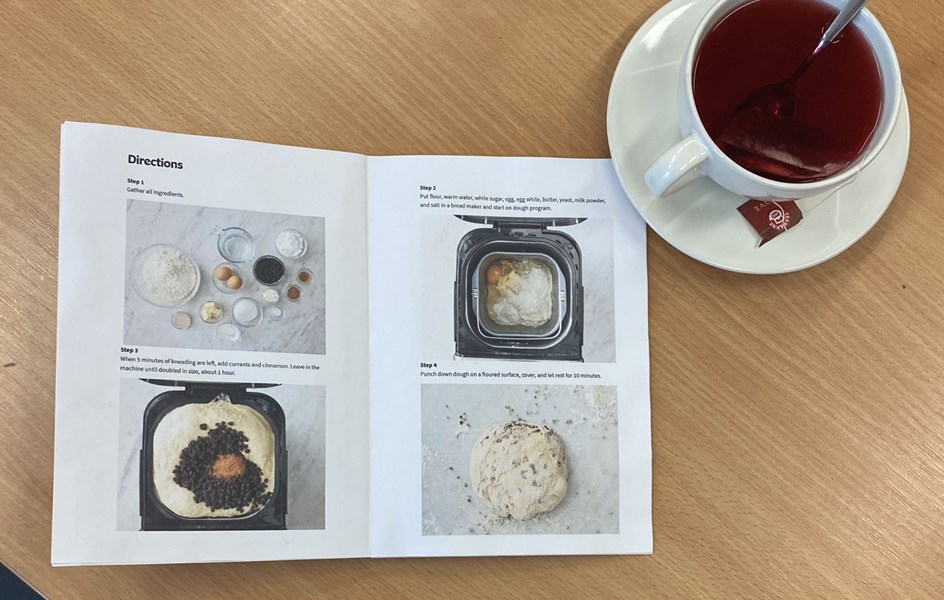 Pečení Hot Cross Buns s deváťáky - angličtina trochu jinak - zvětšit obrázek