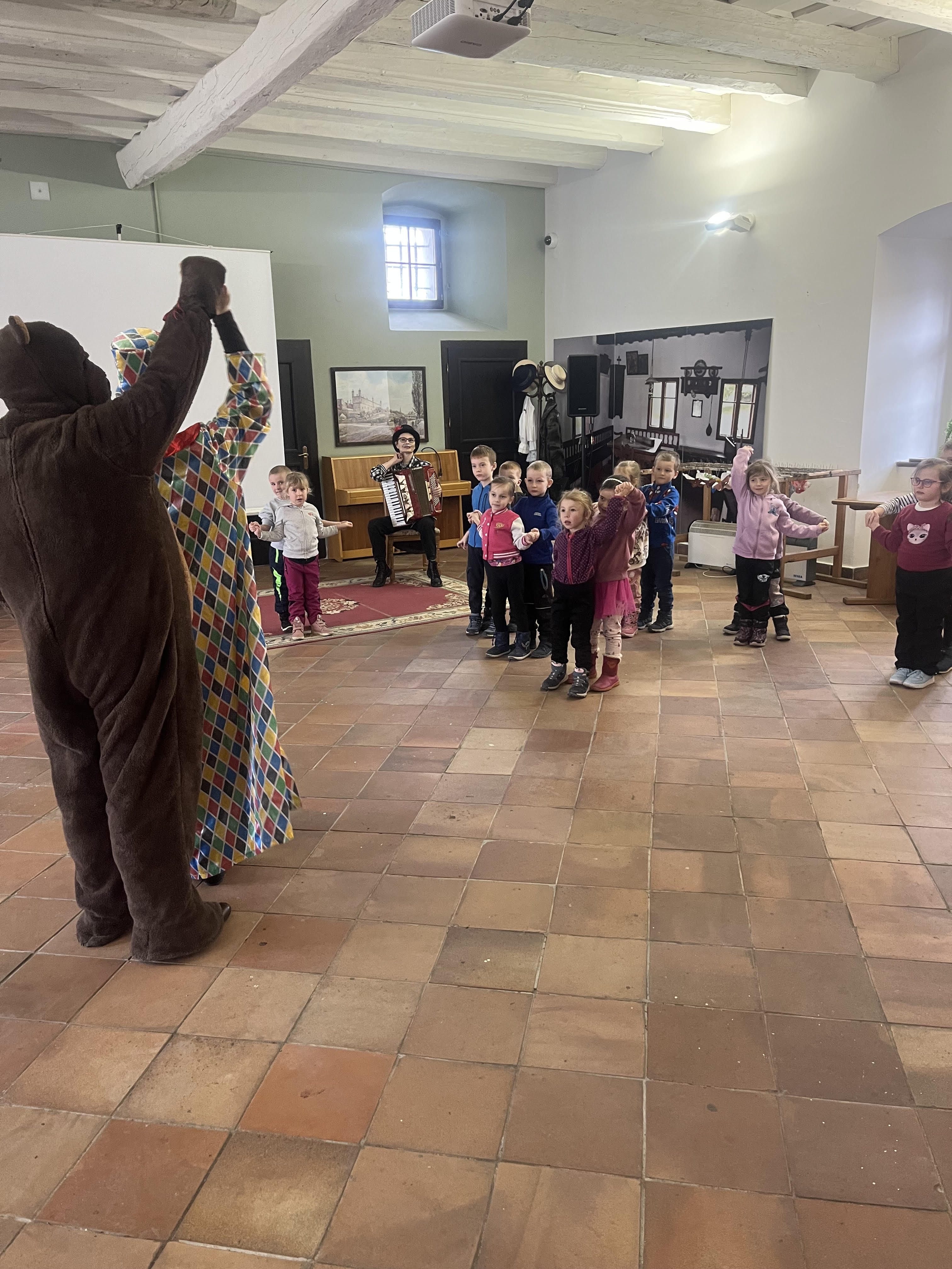 Broučci na Žerotínském masopustu