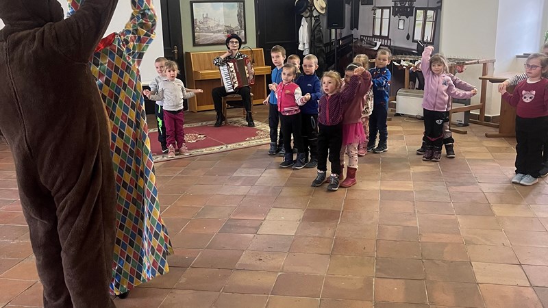 Broučci na Žerotínském masopustu