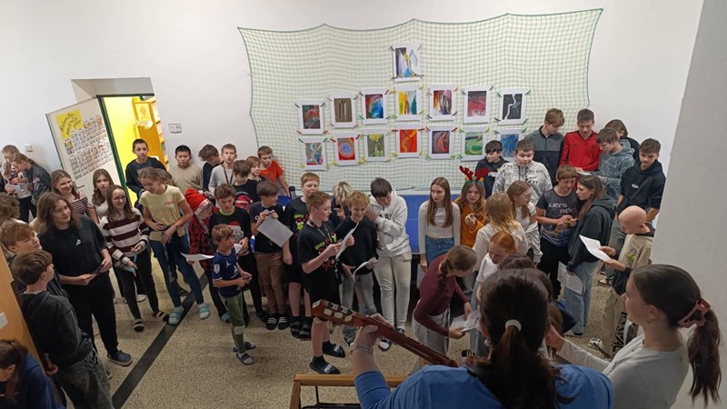 Předvánoční den plný zábavy na 2. stupni