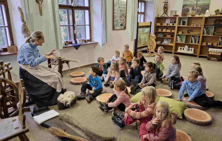 Broučci na Žerotínském zámku - zvětšit obrázek