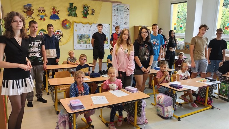 Devítka pomáhá prvňáčkům