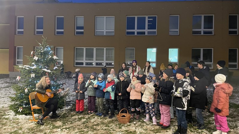 Vánoční jarmark 2025 přinesl do školy sváteční atmosféru